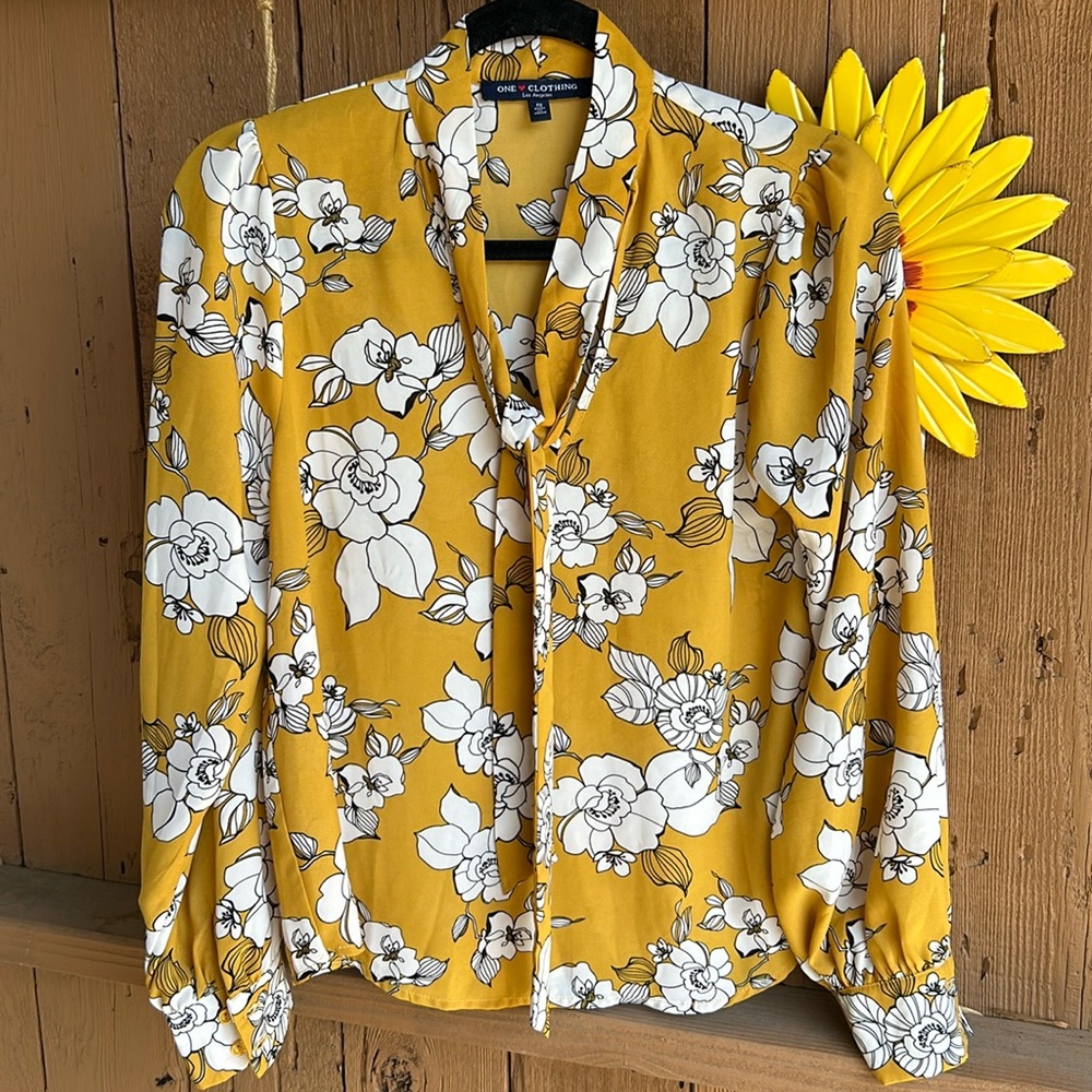One Clothing Yellow and White Long Sleeve Blouse